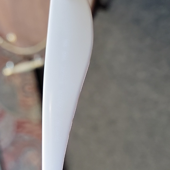 Authentic Dolce and Gabanna sunglasses. - Picture 3 of 4